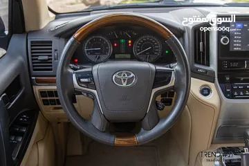  17 Toyota Land Cruiser Gx-r 2017   السيارة بحالة الوكالة و قطعت مسافة 118,000 كم فقط