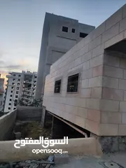  1 ارض مساحة 550 متر وبناء قائم 240م مع طابق ارضي عبارة عن موقف سيارات
