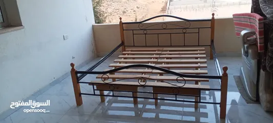  8 تخت مجوز لشخصين للبيع بحاله جيدة جداً