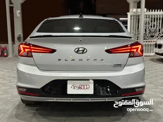  4 Hyundai Elantra Sport 1.6 Turbo