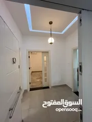  11 شقة للإيجار تشطيب ممتاز بالقرب من جامعة ناصر