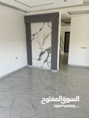  12 شقة طابق اخير مع روف/ مساحة 205م/ شفا بدران/ ترس واسع و مطل على شارعين/ صرف صحي واصل