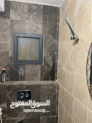  5 شقة مدخلً خاص ع مستوى الشارع بالإضافة إلى ستوديو خاص منفصل