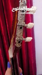  1 جيتار تعليمي مع ريشه