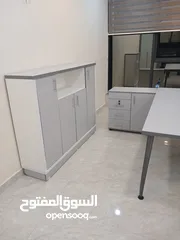  6 مكاتب مميزة  ارجل معدنية