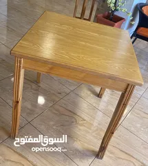  1 طاولة مربعة الشكل للبيع