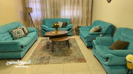  1 كنب معيشة شبه جديد بحالة ممتازة جداً