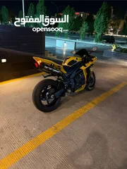  4 Yamaha R1 2011
