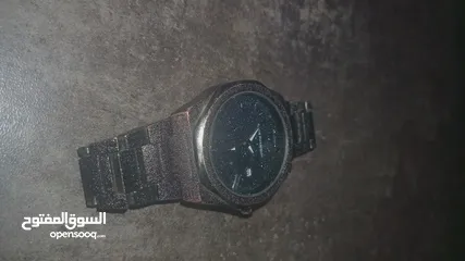  3 ساعه مستعمله للبيع الاستعما فقط 4 اشهر