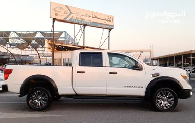  4 Nissan Titan XD 4X4 V8 5.6L Model 2017