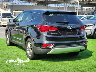  4 Hyundai Santa Fe 2018 - Excellent condition