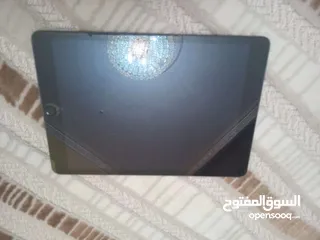  3 ايباد الجيل التاسع ..جهاز نظيف..استعمال للدراسه..معه الكرتونه و كفر..للبيع أو البدل على آيفون 11عادي