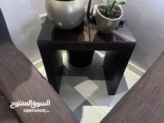  10 اثاث غرفة جلوس (7 مقاعد وبفة) وطاولات وسط وأدراج تلفزيون وتريد ميل، المعروض قابل للبيع بالطقم منفرد