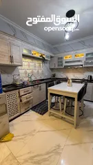  3 شقه فاخره للبيع  من المالك مباشره  سعر قابل للتفاوض بشيء بسيط مميزه جدا جدا  مع غرفه خارجيه و حديقه