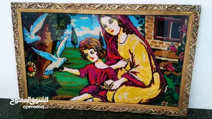  28 لوحات  رسم زيتي.. وتطريز