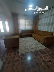  1 طقم كنب مع طاولة وشاشة