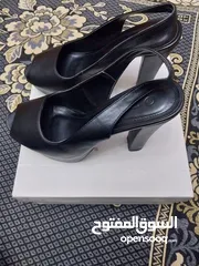  6 احذية نسائية شبه جديده