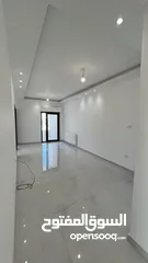  12 شقة طابق ثاني   بإطلالة رائعة وجذابة