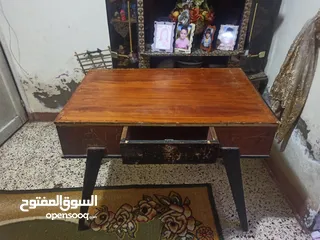  2 مكتب خشب زان حاجه محترم جدا وطربيز تلفزيون بتلف في اي اتجاه