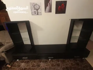  3 طاولة تلفزيون خشب لاتيه 18 مع رفوف خشب وزجاج لون بني محروق