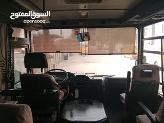  1 باص نقل طلاب باسم مدرسة . نوع افيكو للبيع موديل 2001 مرخص الى شهر 12