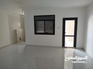  5 شقه سكنية للبيع