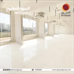  3 Various commercial space is available in Al Hail North.