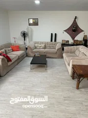  4 طقمين كنب للبيع بحالة ممتازة جدا جدا جدا جدا