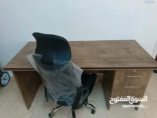  13 مكتب خشب مع كرسي