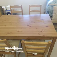  7 طقم جلوس وطاوله صغيره من ايكيا مع  4 كراسي للبيع