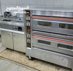  1 فرن مطعم بحالة ممتازة + مقلى بروستد 3 فاز