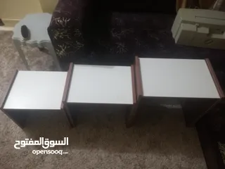  2 طاولة خشب مع ثلاث طرابيزات خشب
