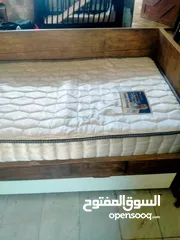  3 تخت شبابي ايكيا مع فرشة الدكتور وبداخله جارور للتخزين