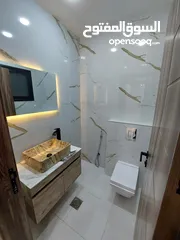 5 .. شقة فارغه فاخره للإيجار ..