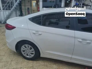  3 هيونداي النترا موديل 2017 بحاله ممتازه لا تحتاج إلى شي كل الامور طيبه