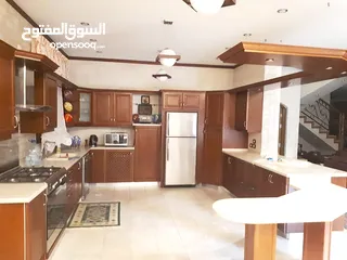  11 فيلا مستقلة للإيجار مفروشة بالكامل مكونه من 5 نوم