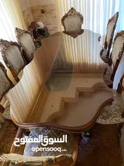  6 طقم كنب مع طاولة سفرة و 2 بوفيه