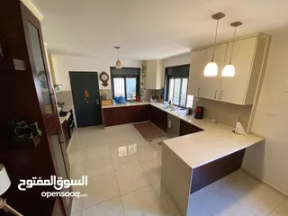  9 شقة أرضية بحالة شبه جديدة للبيع مع مساحة خارجية كبيرة