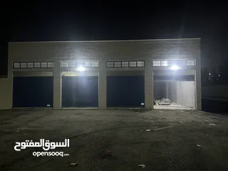  1 4 مستودعات متجاورة بمساحة إجمالية 211 متر – واجهة حجر وموقع مميز في الهاشمية