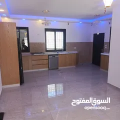  20 للبيع في عابود شاليه مساحة واسعة