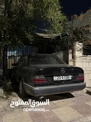  4 رقم مع سيارة