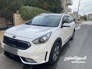  9 كيا نيرو موديل  2019 للبيع  فل كامل ما عدا الفتحة  استعمال شخصي السيارة لا ينقصها شيء تبارك الرحمن .