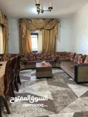  8 بيت مستقل فاخر مع حديقة – فرصة مميّزة للسكن الراقي