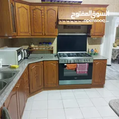  16 شقة مفروشة أرضية للايجار في ضاحية الرشيد 4 مكيفات بكل غرفة مكيف وبئر ماء خاص للشقة