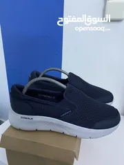  1 حذاء سكيتشرز Skechers الأصلي من دون رباط مقاس 42 لون مميز جديد غير مستعمل