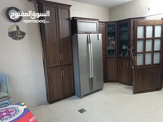  1 شقه واسعه  مميزه مطله على شارع رفيديا الرئيسي قريبه من. جميع الخدمات