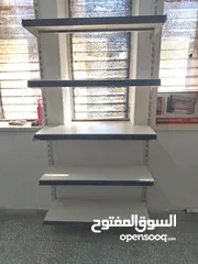  6 رفوف حديد ثقيل مستعملة بحالة "أخو الجديد" – للبيع كامل الكمية