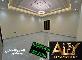  4 *A* للايجار فيلا 5 غرف وروف بواجهة حجرية