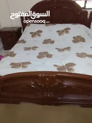  1 غرفة نوم ماستر لون بني غامق ومونس