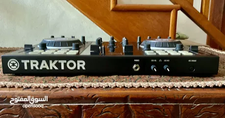  3 Traktor Kontrol S2 DJ Mixer